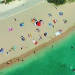 2 Bedroom Amazing In Ližnjan