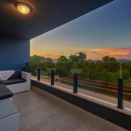 2 Bedroom Amazing In Appartement Ližnjan