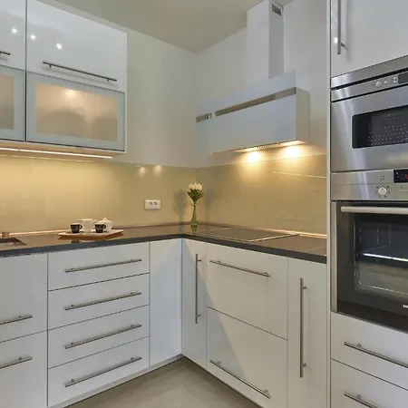 Appartement 2 Bedroom Amazing In Ližnjan