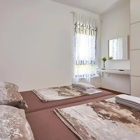 2 Bedroom Amazing In * Ližnjan