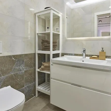 2 Bedroom Amazing In Appartement Ližnjan