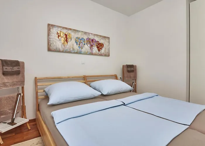 2 Bedroom Amazing In Lägenhet